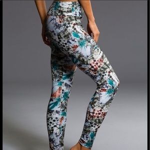 Onzie Free Spirit Yoga Leggings Size S/M